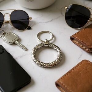 NWT LYRELLA Shiny Silver Mesh Textured Key Ring Holder with box